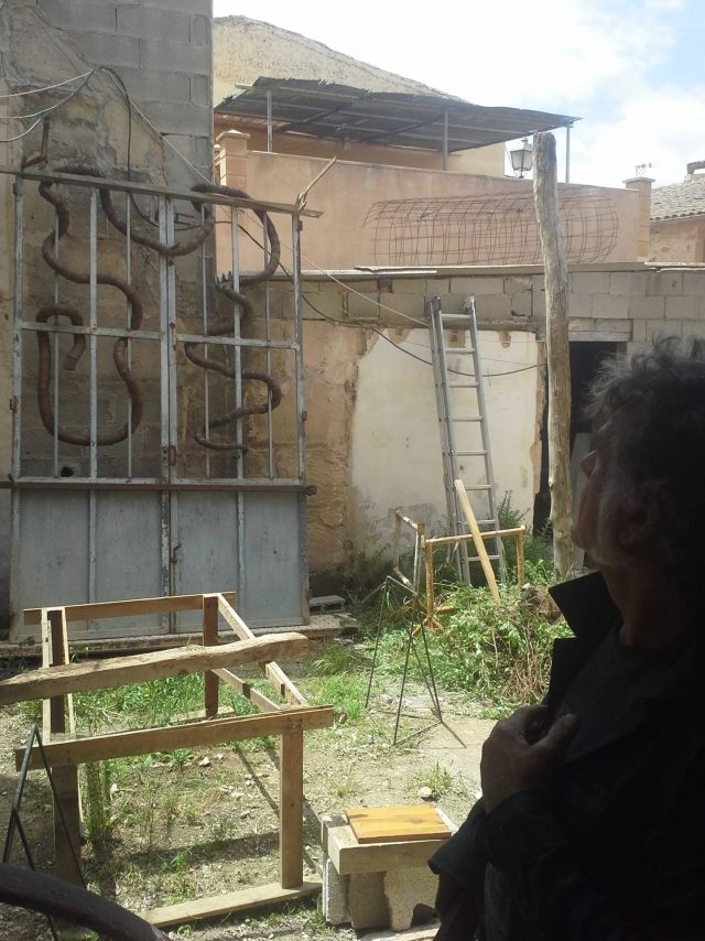 Serp en construcció